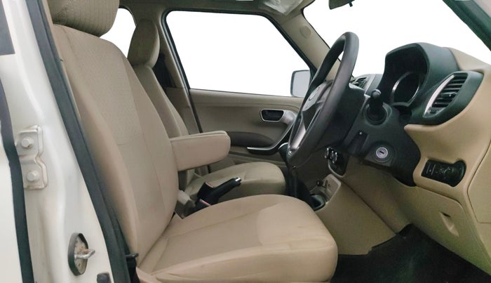 2019 Mahindra TUV300 T10, Diesel, Manual, 61,847 km, Right Side Front Door Cabin