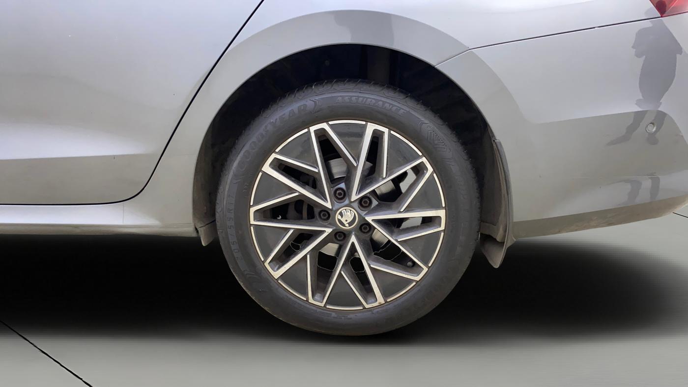 2022 Skoda Octavia L&K 2.0 AT, Petrol, Automatic, 33,747 km, Left Rear Wheel