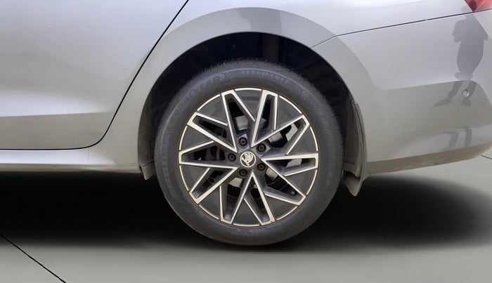 2022 Skoda Octavia L&K 2.0 AT, Petrol, Automatic, 33,616 km, Left Rear Wheel