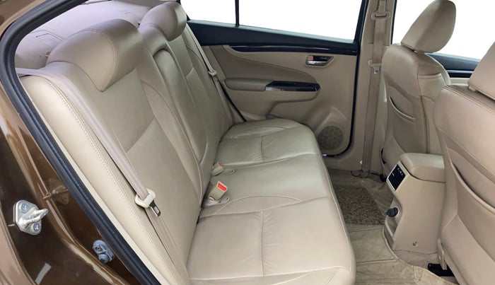 2016 Maruti Ciaz ZXI+, Petrol, Manual, 84,334 km, Right Side Rear Door Cabin