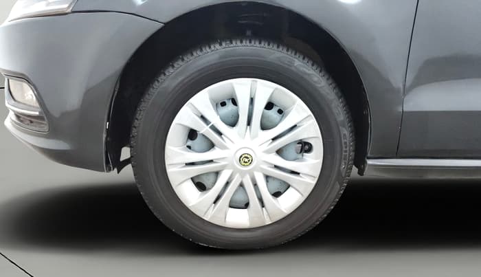 2015 Volkswagen Polo COMFORTLINE 1.5L, Diesel, Manual, 1,30,121 km, Left Front Wheel