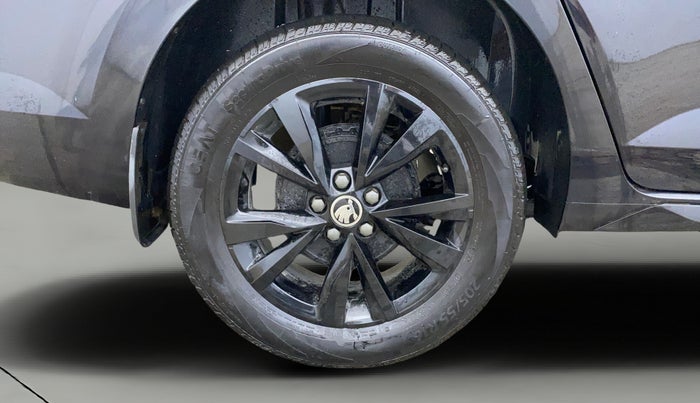 2025 Skoda SLAVIA Monte Carlo 1.0L TSI MT, Petrol, Manual, 5,875 km, Right Rear Wheel