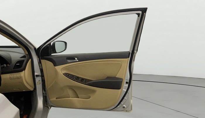 2017 Hyundai Verna 1.6 VTVT SX (O), Petrol, Manual, 74,214 km, RHS Front Door