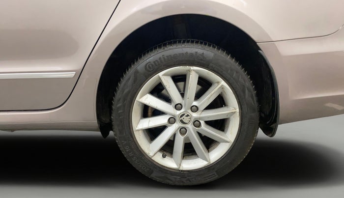 2014 Skoda Superb ELEGANCE 1.8 TSI AT, Petrol, Automatic, 74,204 km, Left Rear Wheel