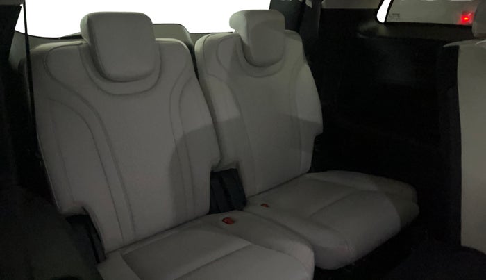 2022 Mahindra XUV700 AX 7 LUXURY D MT 7 STR, Diesel, Manual, 48,333 km, Third Seat Row ( optional )