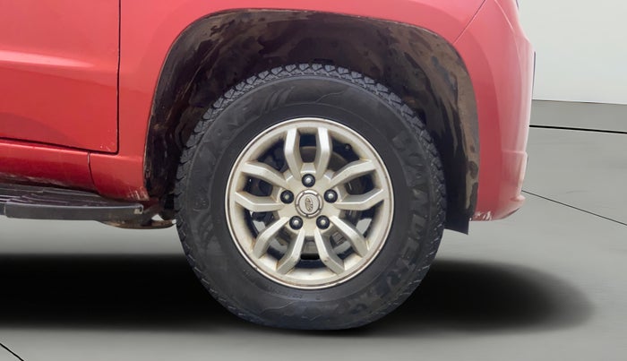 2017 Mahindra TUV300 T8 AMT, Diesel, Automatic, 83,049 km, Right Front Wheel