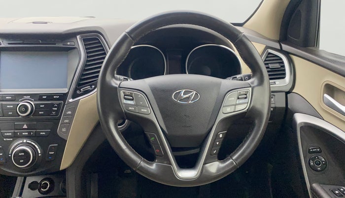 2017 Hyundai Santa Fe 4 WD AT, Diesel, Automatic, 61,184 km, Steering Wheel Close Up
