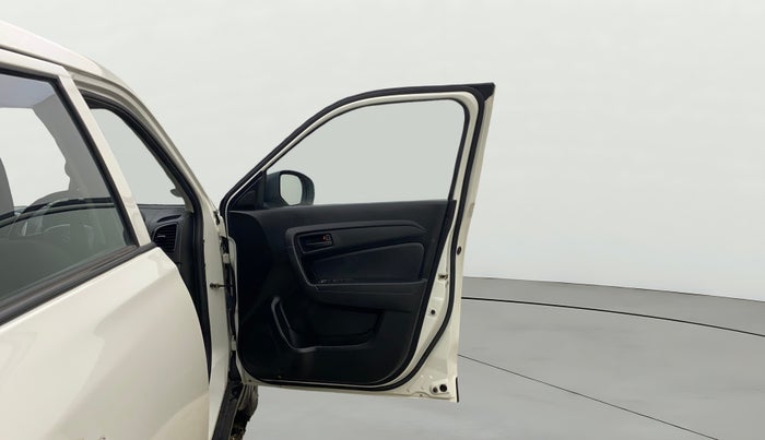 2022 Maruti Vitara Brezza LXI, Petrol, Manual, 13,508 km, RHS Front Door