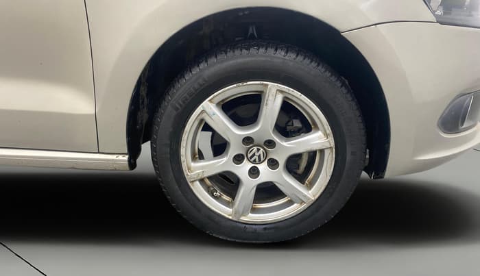 2013 Volkswagen Vento HIGHLINE 1.6 MPI, Petrol, Manual, 70,981 km, Right Front Wheel