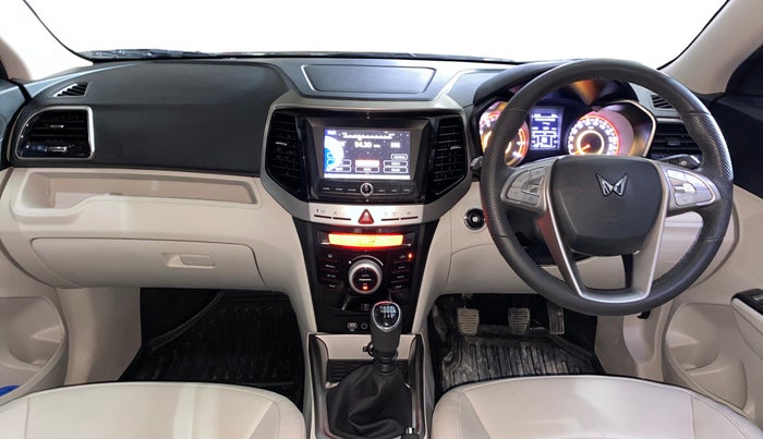 2023 Mahindra XUV300 W8 (O) 1.2 PETROL, Petrol, Manual, 27,501 km, Dashboard