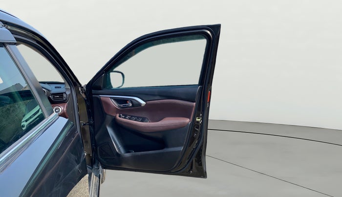 2022 Maruti Grand Vitara ZETA SMART HYBRID, Petrol, Manual, 40,249 km, RHS Front Door