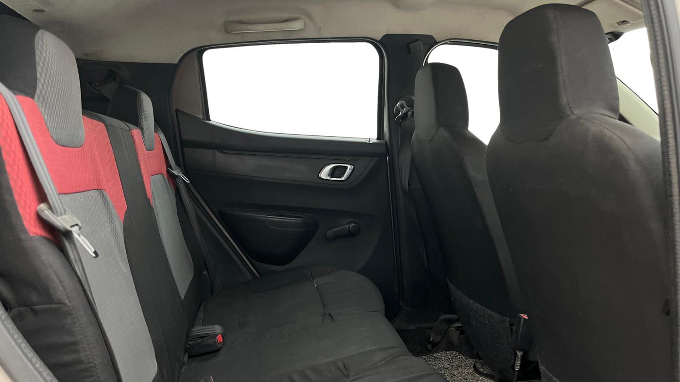 2018 Renault Kwid RXT 1.0 AMT, Petrol, Automatic, 88,891 km, Right Side Rear Door Cabin