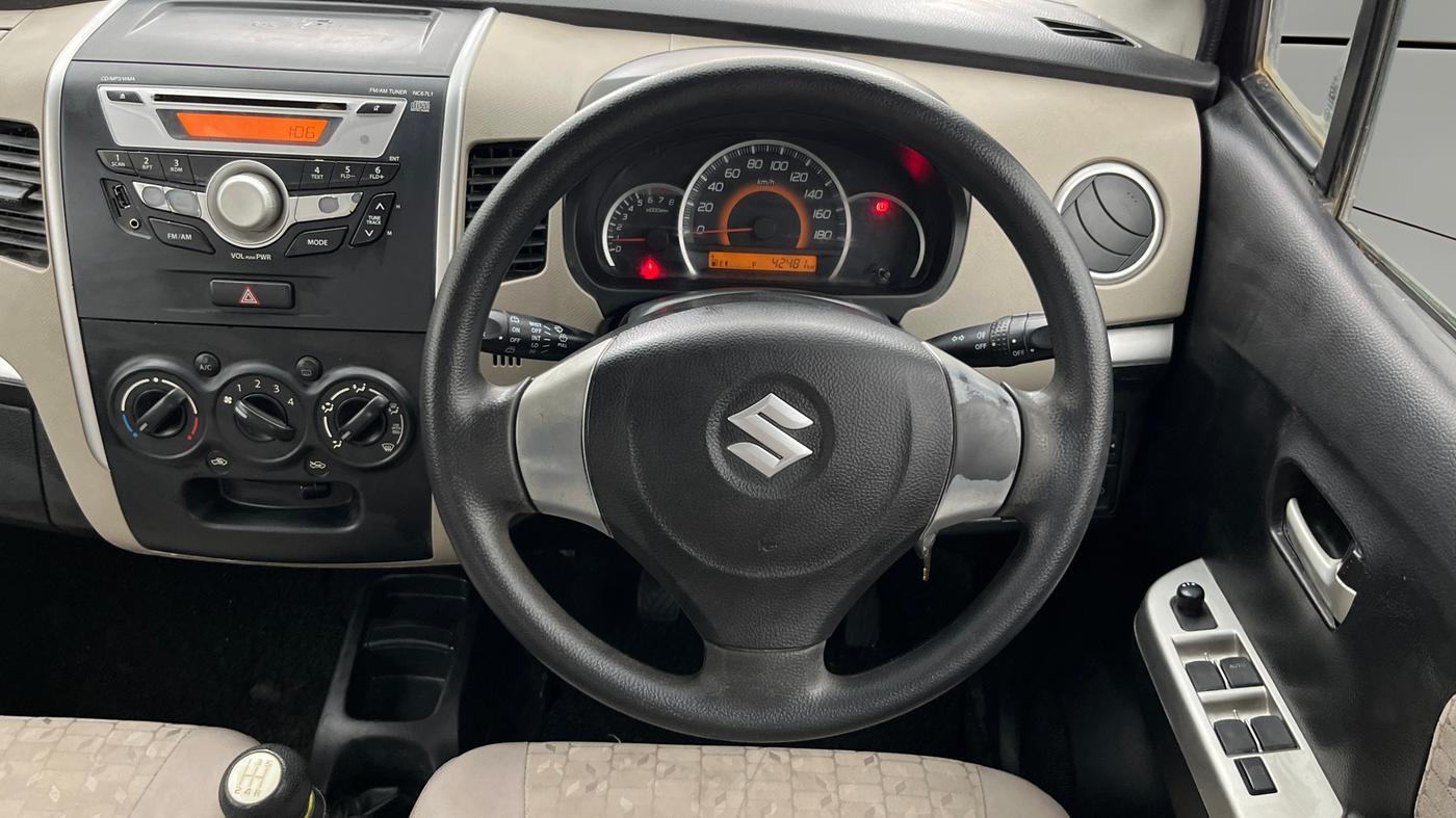 2014 Maruti Wagon R 1.0 VXI, Petrol, Manual, 42,453 km, Steering Wheel Close Up