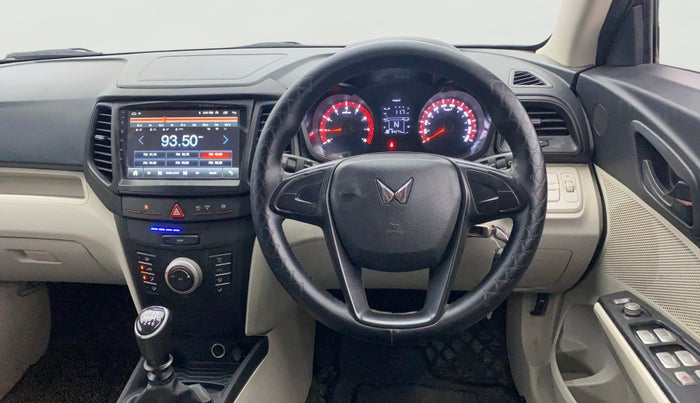 2023 Mahindra XUV300 W4 1.2 PETROL, Petrol, Manual, 84,262 km, Steering Wheel Close Up
