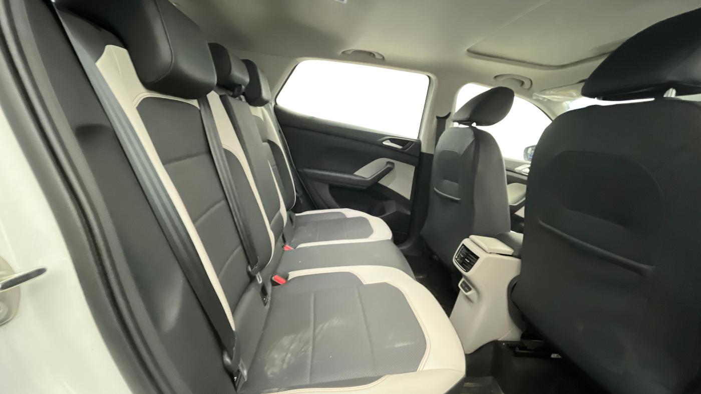 2024 Volkswagen TAIGUN GT PLUS 1.5 TSI DSG, Petrol, Automatic, 19,198 km, Right Side Rear Door Cabin