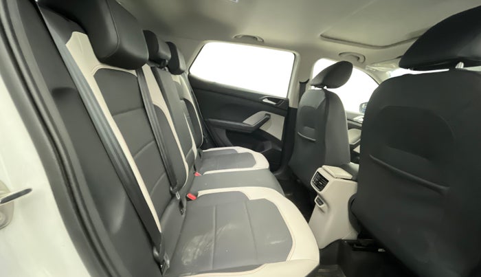 2024 Volkswagen TAIGUN GT PLUS 1.5 TSI DSG, Petrol, Automatic, 19,773 km, Right Side Rear Door Cabin