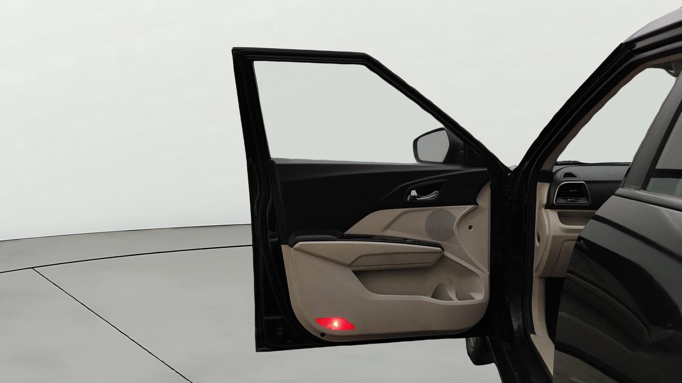 2020 Mahindra XUV300 W8 (O) 1.2 PETROL, Petrol, Manual, 69,339 km, LHS Front Door