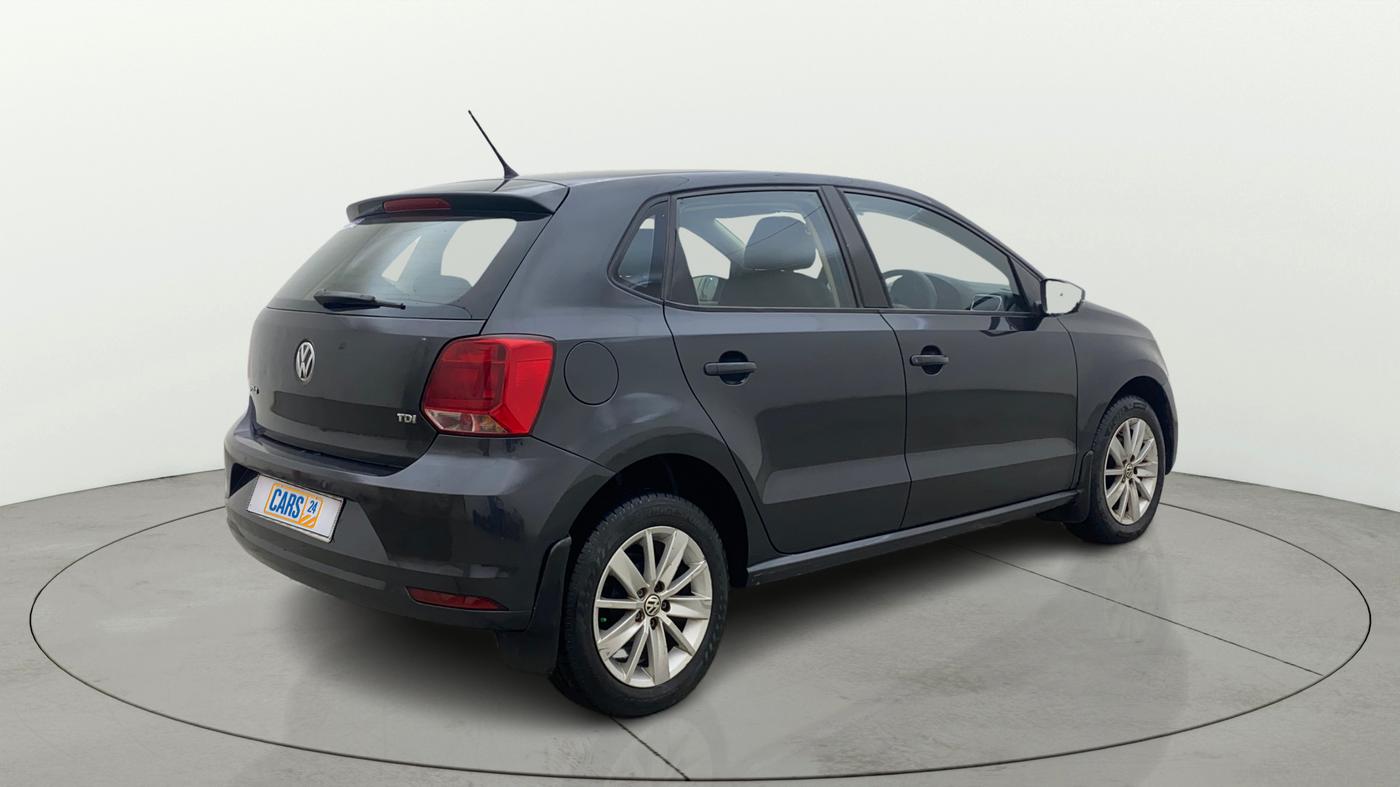2015 Volkswagen Polo HIGHLINE1.5L, Diesel, Manual, 1,43,843 km, Right Back Diagonal