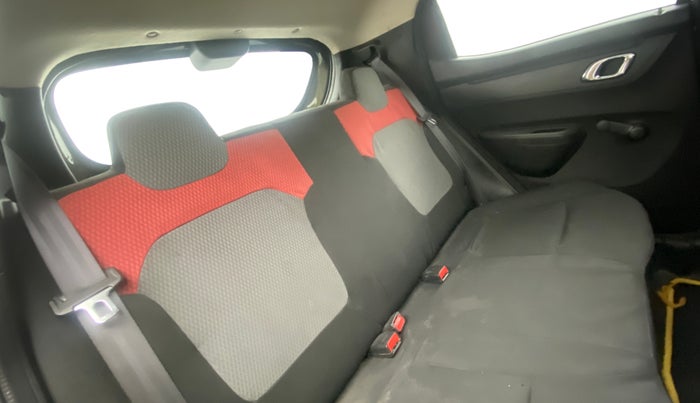 2018 Renault Kwid RXT 1.0 (O), Petrol, Manual, 33,197 km, Right Side Rear Door Cabin