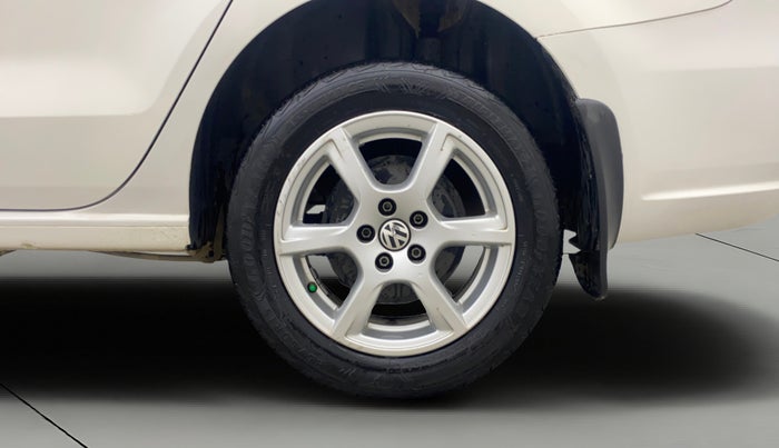 2014 Volkswagen Vento HIGHLINE 1.6 MPI, Petrol, Manual, 75,364 km, Left Rear Wheel