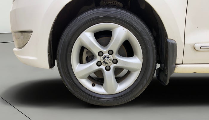 2014 Skoda Rapid ELEGANCE 1.6 MPI AT, Petrol, Automatic, 62,543 km, Left Front Wheel