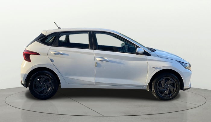 2022 Hyundai NEW I20 MAGNA 1.2 MT, Petrol, Manual, 55,771 km, Right Side View