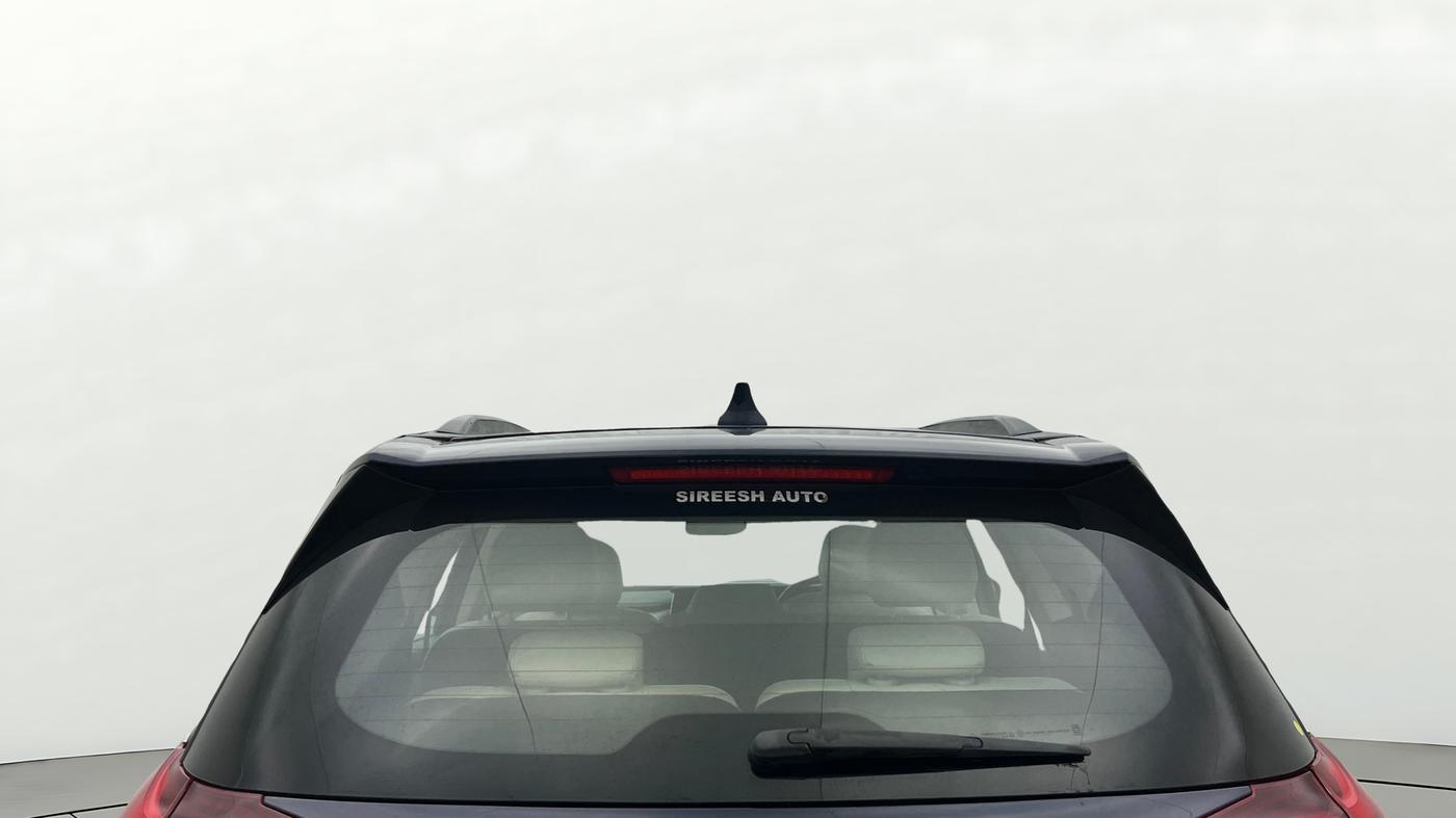 2022 Mahindra XUV700 AX 7 P AT 7 STR, Petrol, Automatic, 49,195 km, Rear Windshield