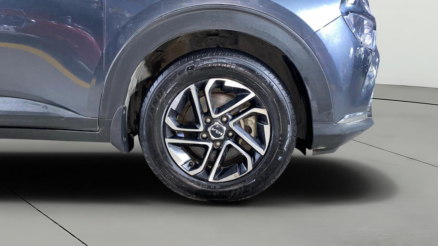 2022 KIA CARENS PRESTIGE 1.5 PETROL 7 STR, Petrol, Manual, 50,387 km, Right Front Wheel