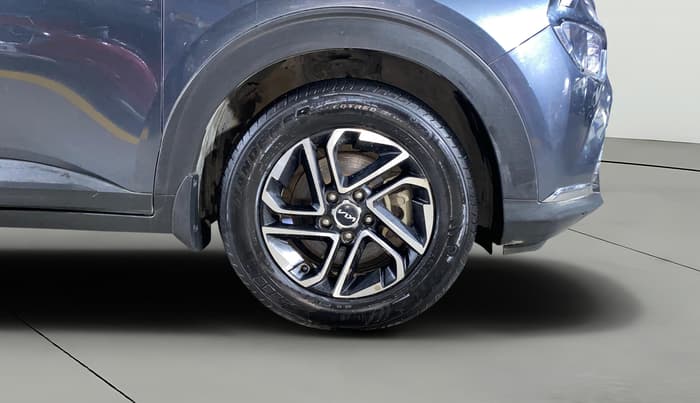 2022 KIA CARENS PRESTIGE 1.5 PETROL 7 STR, Petrol, Manual, 50,387 km, Right Front Wheel
