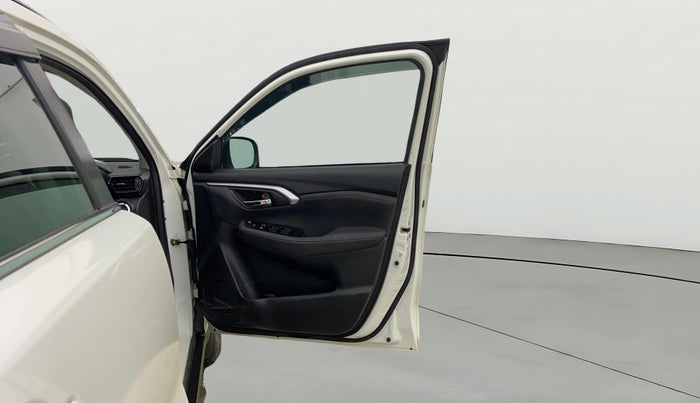 2022 Toyota URBAN CRUISER HYRYDER V NEO DRIVE, Petrol, Manual, 23,401 km, RHS Front Door