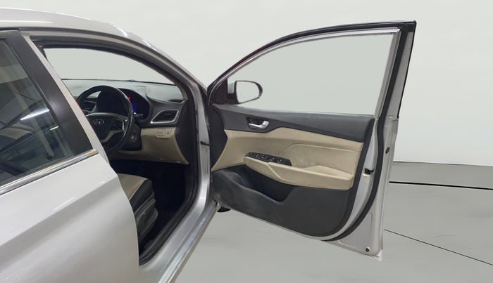 2017 Hyundai Verna 1.6 CRDI SX, Diesel, Manual, 1,40,501 km, RHS Front Door