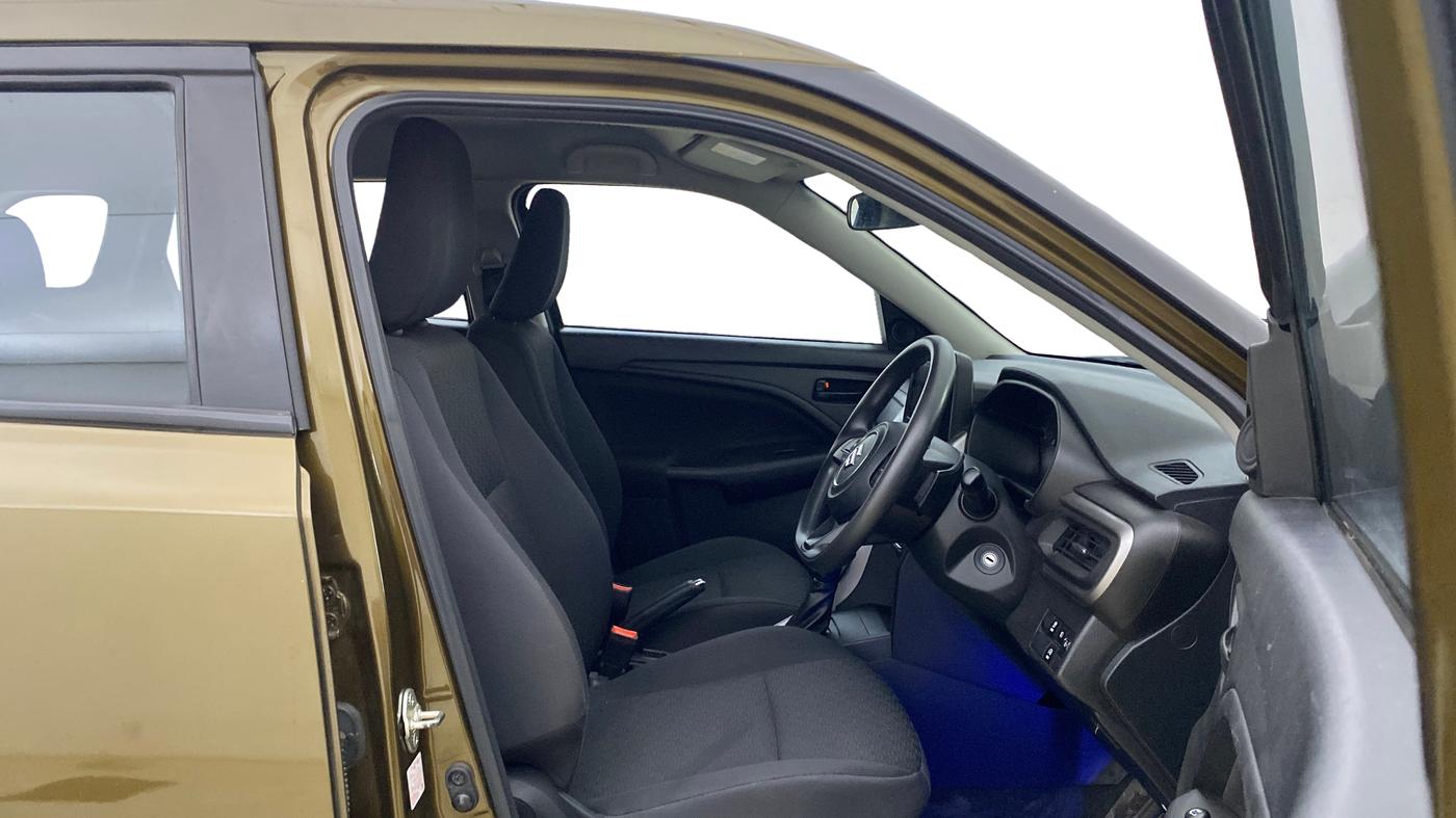 2024 Maruti BREZZA VXI AT SMART HYBRID, Petrol, Automatic, 27,089 km, Right Side Front Door Cabin