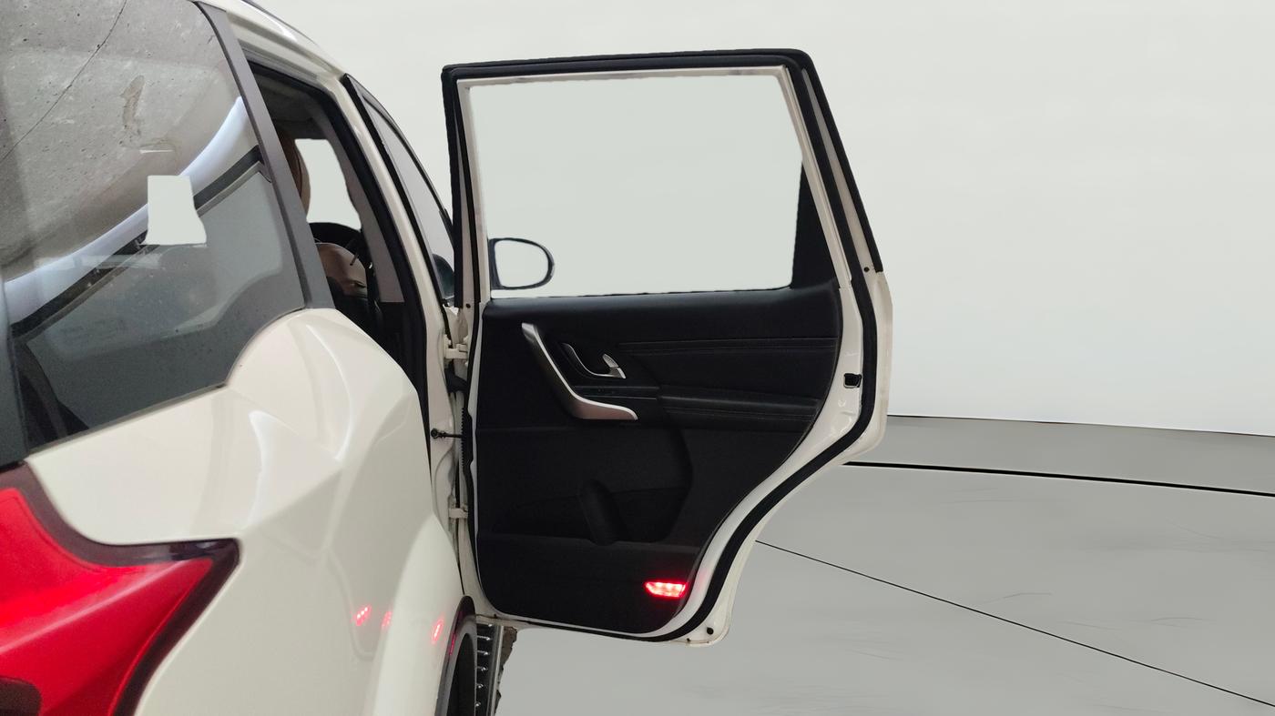 2021 Mahindra XUV500 W11 AT, Diesel, Automatic, 64,516 km, RHS Rear Door