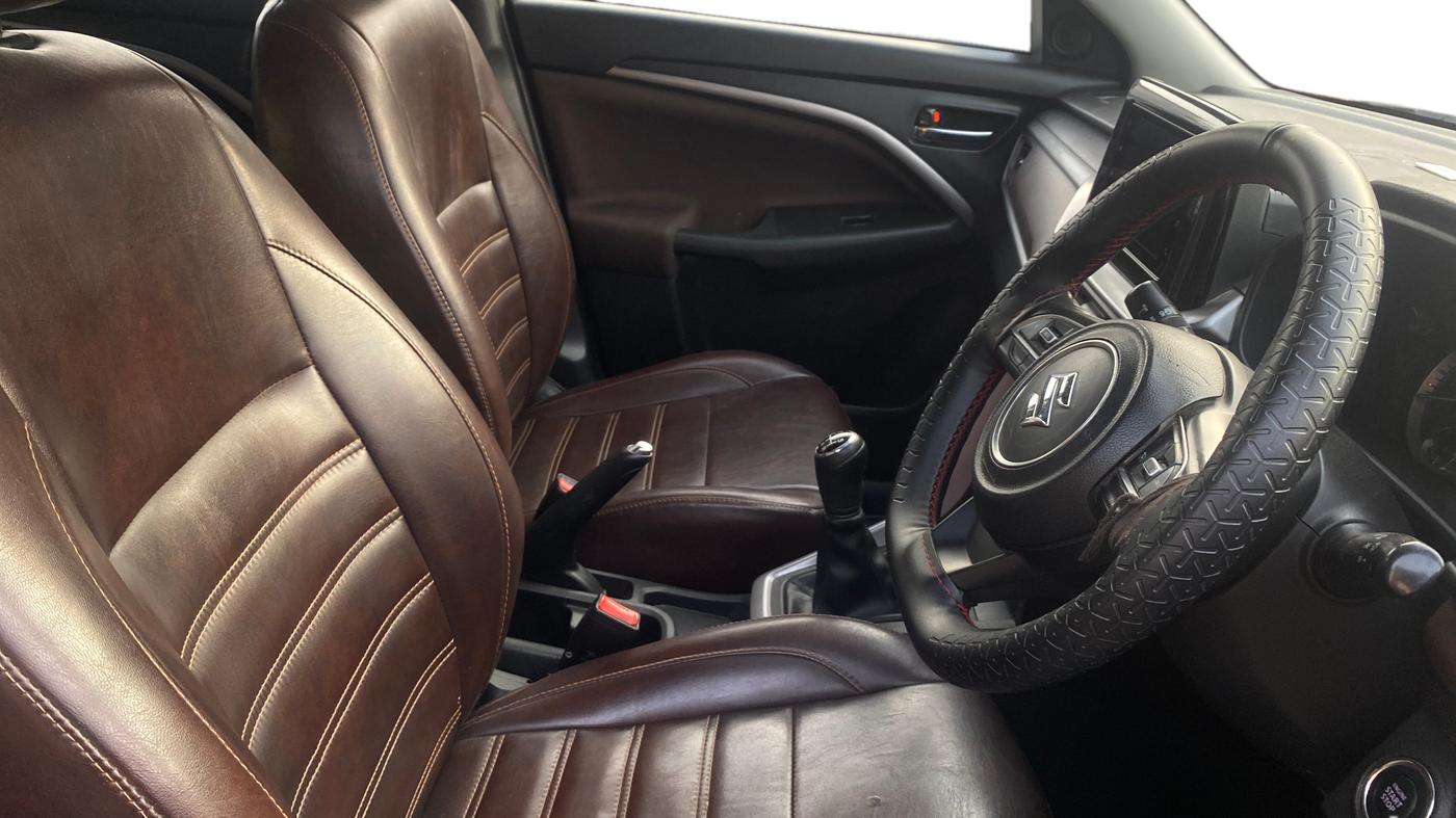 2022 Maruti BREZZA ZXI SMART HYBRID , Petrol, Manual, 1,38,156 km, Right Side Front Door Cabin