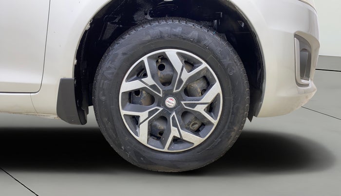 2015 Maruti Swift VXI, Petrol, Manual, 51,765 km, Right Front Wheel