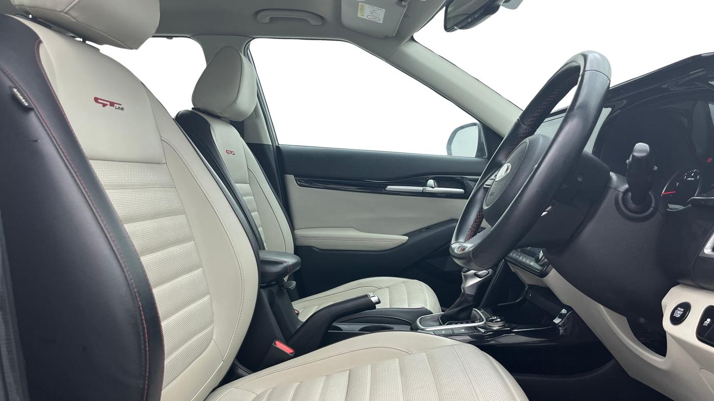 2020 KIA SELTOS GTX PLUS DCT 1.4 PETROL, Petrol, Automatic, 1,04,512 km, Right Side Front Door Cabin