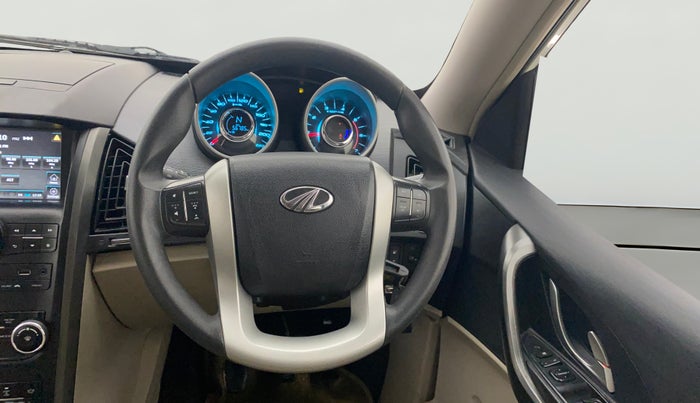 2017 Mahindra XUV500 W6, Diesel, Manual, 56,769 km, Steering Wheel Close Up