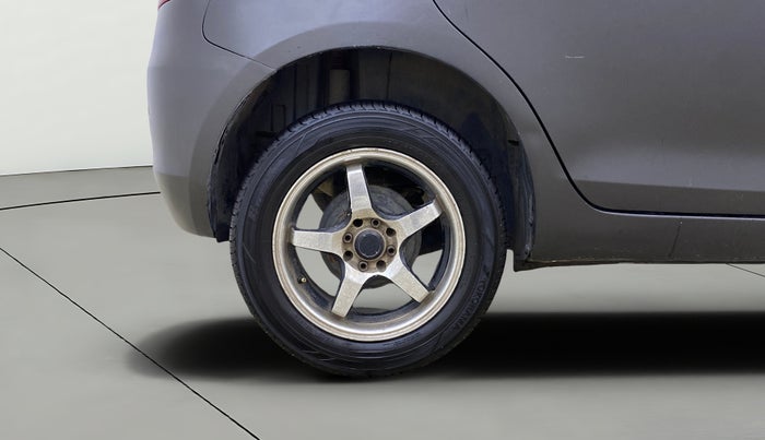 2016 Maruti Swift LXI, Petrol, Manual, 70,923 km, Right Rear Wheel