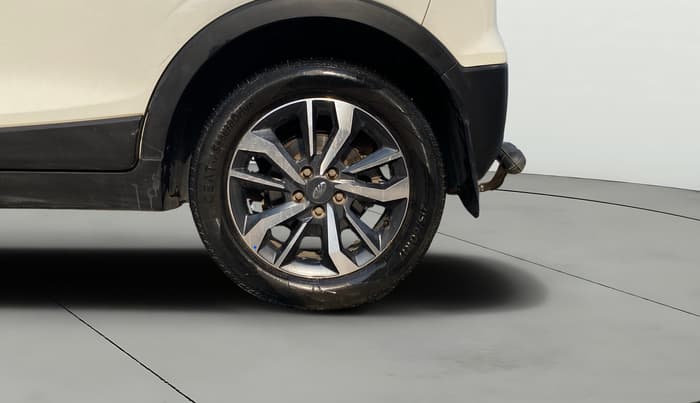 2021 Mahindra XUV300 W8 (O) 1.5 DIESEL, Diesel, Manual, 80,893 km, Left Rear Wheel