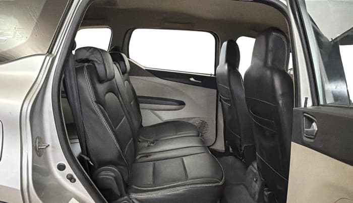 2022 Renault TRIBER RXZ AMT DUAL TONE, Petrol, Automatic, 44,548 km, Right Side Rear Door Cabin