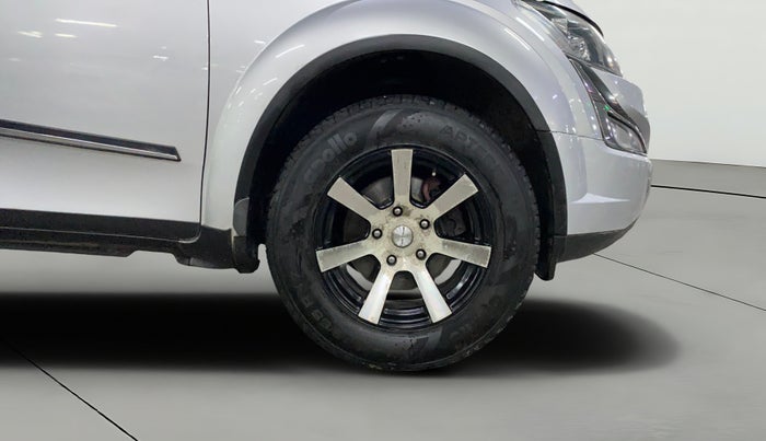 2016 Mahindra XUV500 W6, Diesel, Manual, 80,290 km, Right Front Wheel