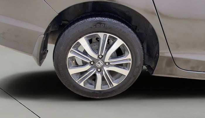2018 Honda City 1.5L I-VTEC V MT, Petrol, Manual, 1,43,826 km, Right Rear Wheel