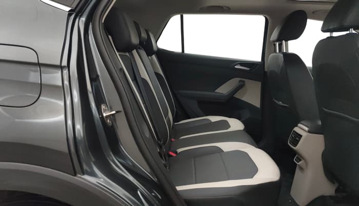 2023 Volkswagen TAIGUN TOPLINE 1.0 TSI AT, Petrol, Automatic, 33,166 km, Right Side Rear Door Cabin