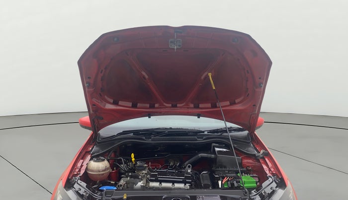 2017 Volkswagen Polo HIGHLINE PLUS 1.2(16 ALLOY, Petrol, Manual, 1,04,272 km, Open Bonet