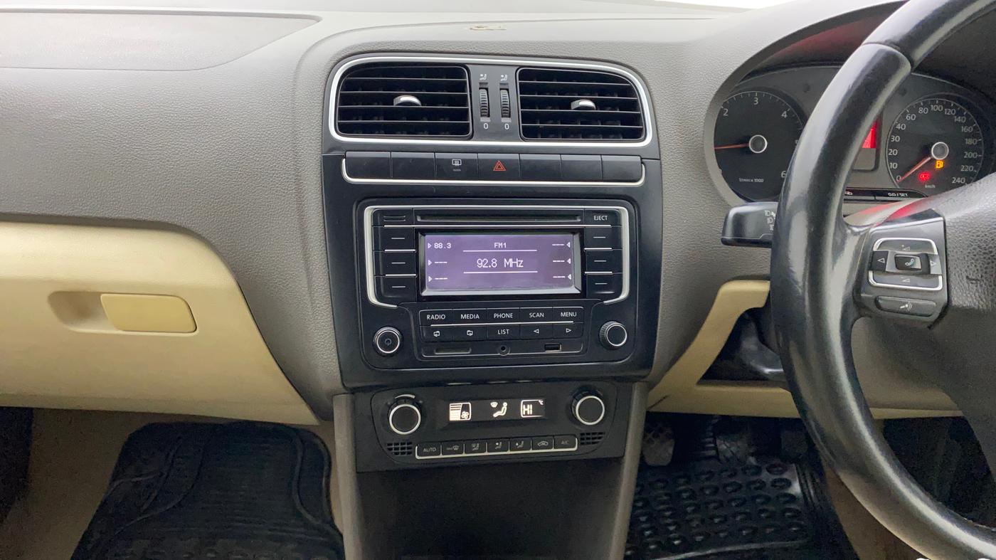 2014 Volkswagen Vento HIGHLINE DIESEL 1.6, Diesel, Manual, 1,20,944 km, Air Conditioner