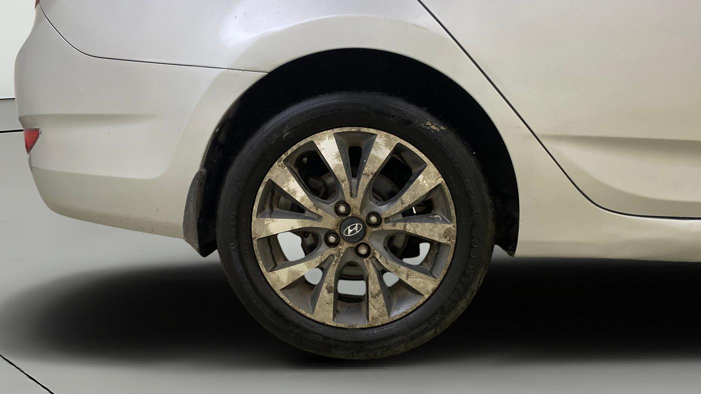 2013 Hyundai Verna FLUIDIC 1.6 VTVT SX AT, Petrol, Automatic, 52,115 km, Right Rear Wheel