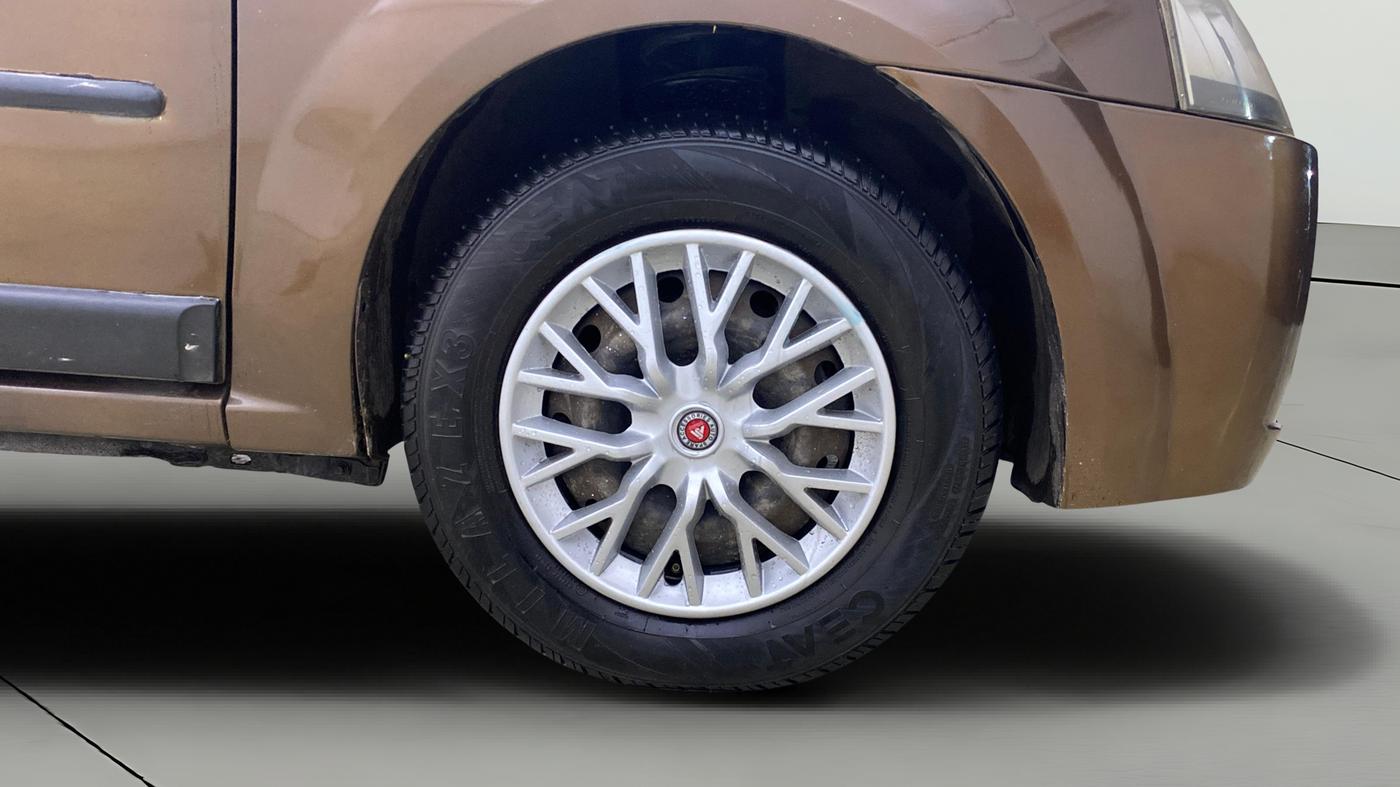 2012 Mahindra Verito 1.5 D4, Diesel, Manual, 89,763 km, Right Front Wheel