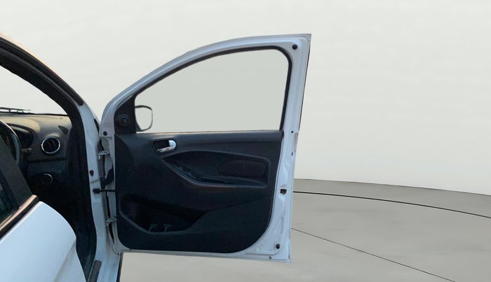 2018 Ford FREESTYLE TITANIUM 1.5 DIESEL, Diesel, Manual, 1,30,602 km, RHS Front Door