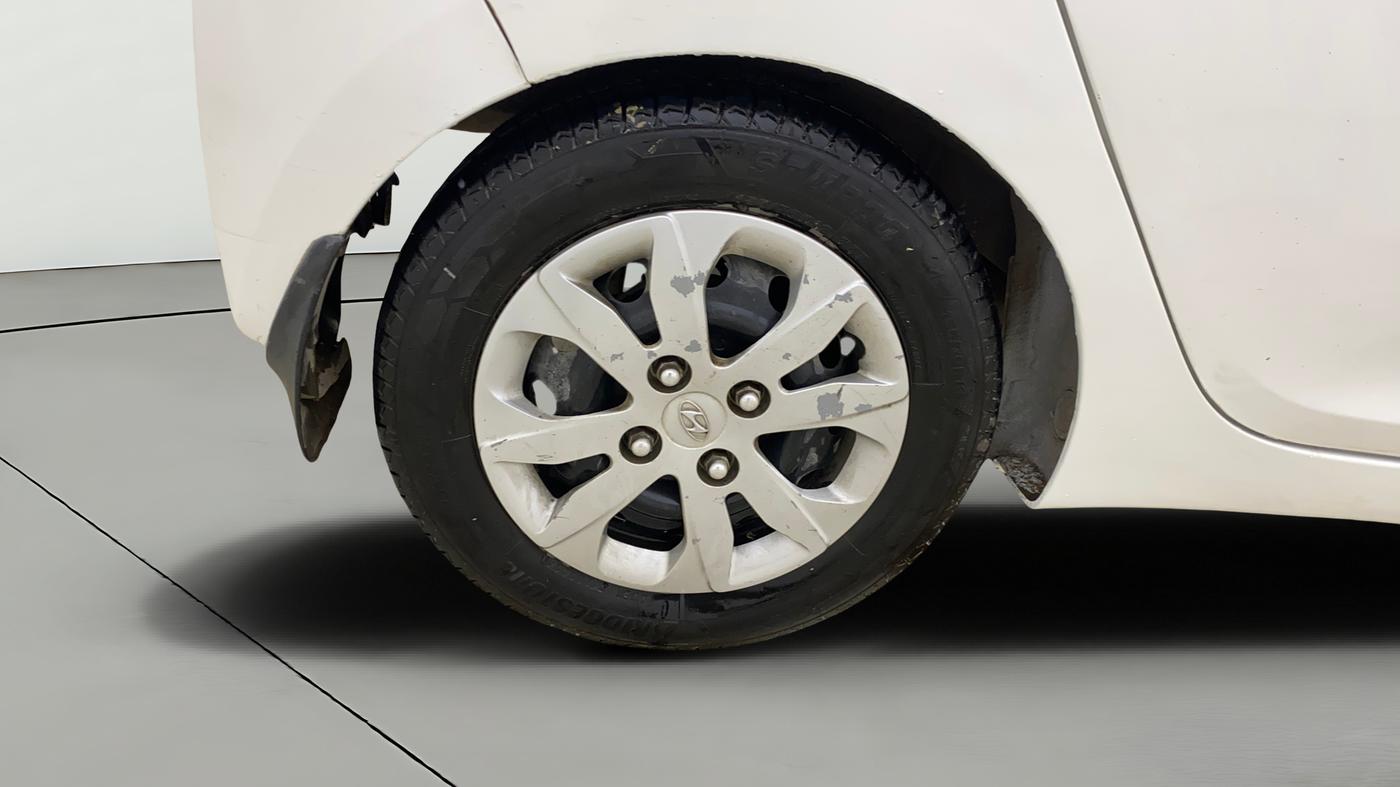 2018 Hyundai Eon MAGNA +, CNG, Manual, 87,974 km, Right Rear Wheel