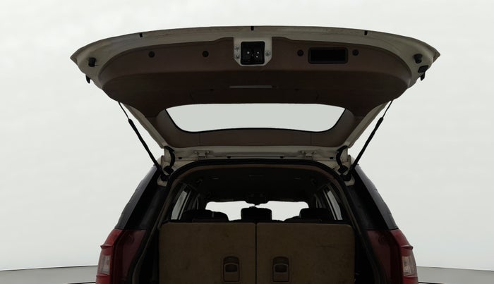 2013 Mahindra XUV500 W8, Diesel, Manual, 96,731 km, Boot Door Open